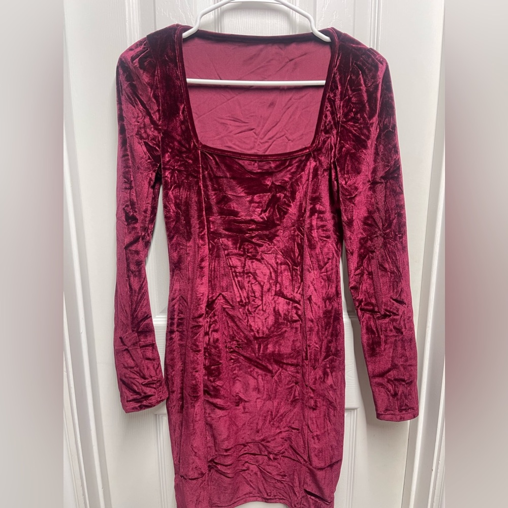 Bodycon long sleeve velvet mini dress